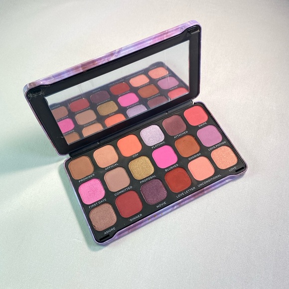 Makeup Revolution Eyeshadow Palette, Forever Flawless Unconditional Love - Picture 8 of 11
